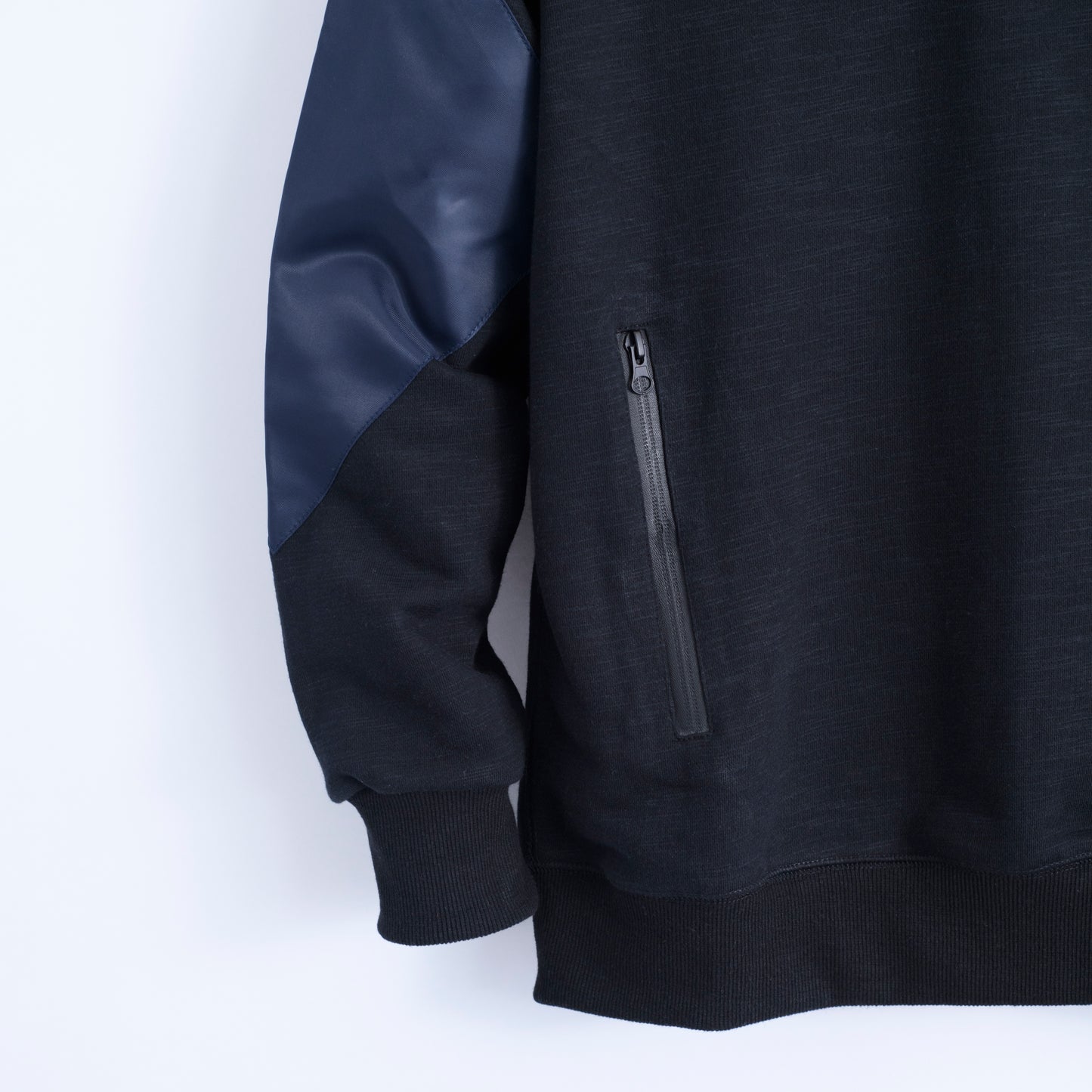 Men’s Crew Neck Solid Color Zip Pocket Sweatshirt.
