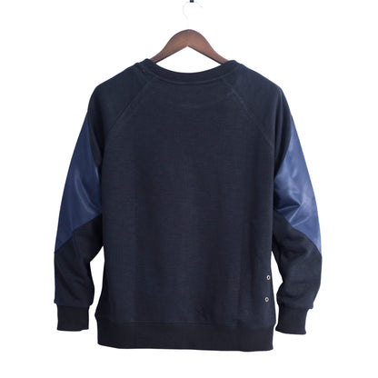 Men’s Crew Neck Solid Color Zip Pocket Sweatshirt.
