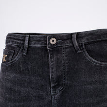 Load image into Gallery viewer, Men Black Frayed Jeans
