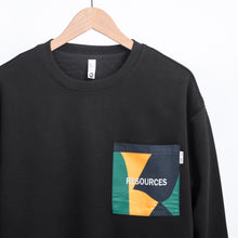 Load image into Gallery viewer, Men Pocket Graphic Sweatshirt
