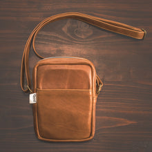 Load image into Gallery viewer, Gavi Classic Leather Crossbody
