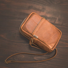 Load image into Gallery viewer, Gavi Classic Leather Crossbody
