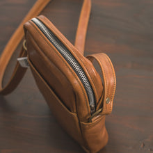 Load image into Gallery viewer, Gavi Classic Leather Crossbody
