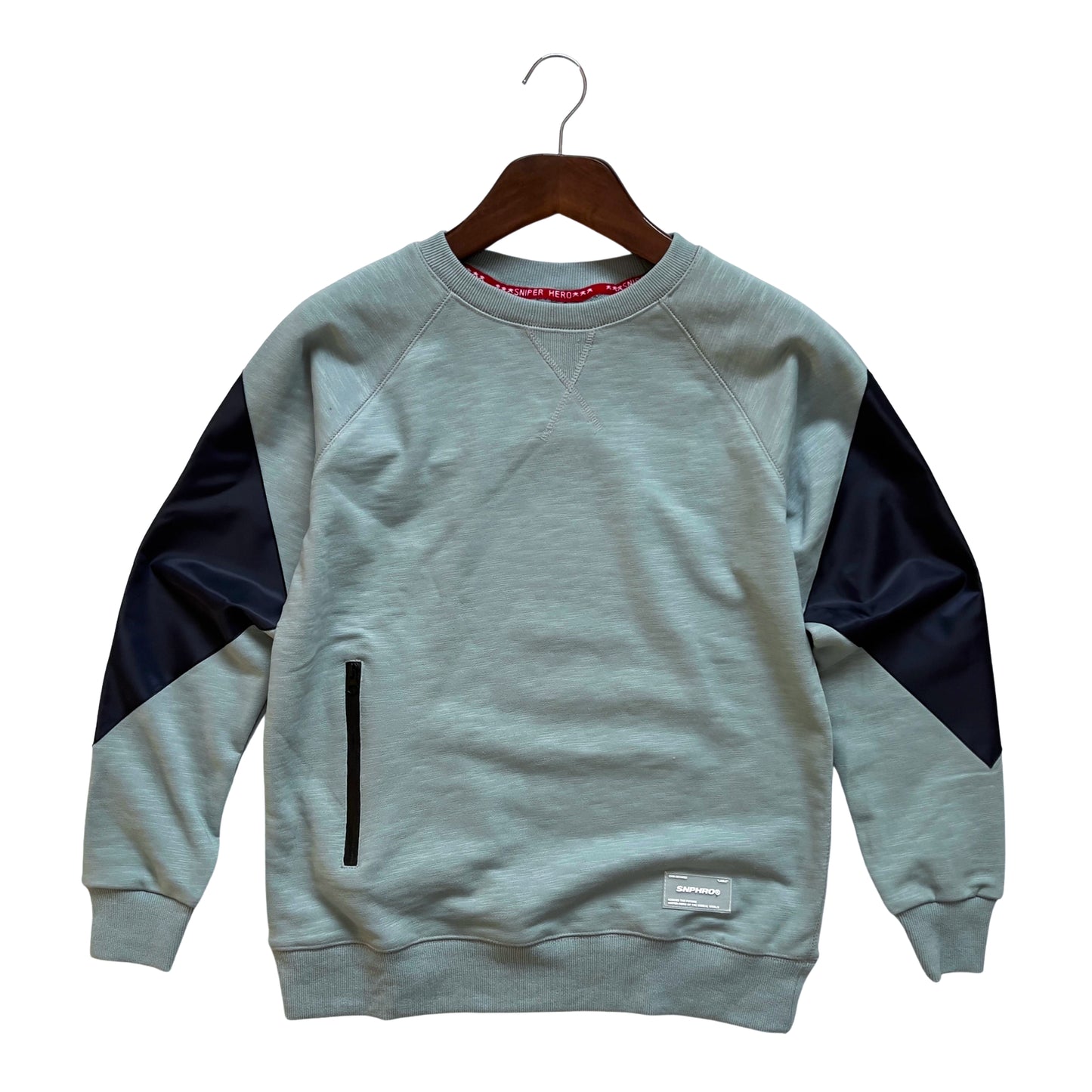 Zipped Pocket design jersey